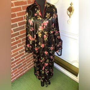 Morgan Taylor intimates satin lounger robe Size Large NEW